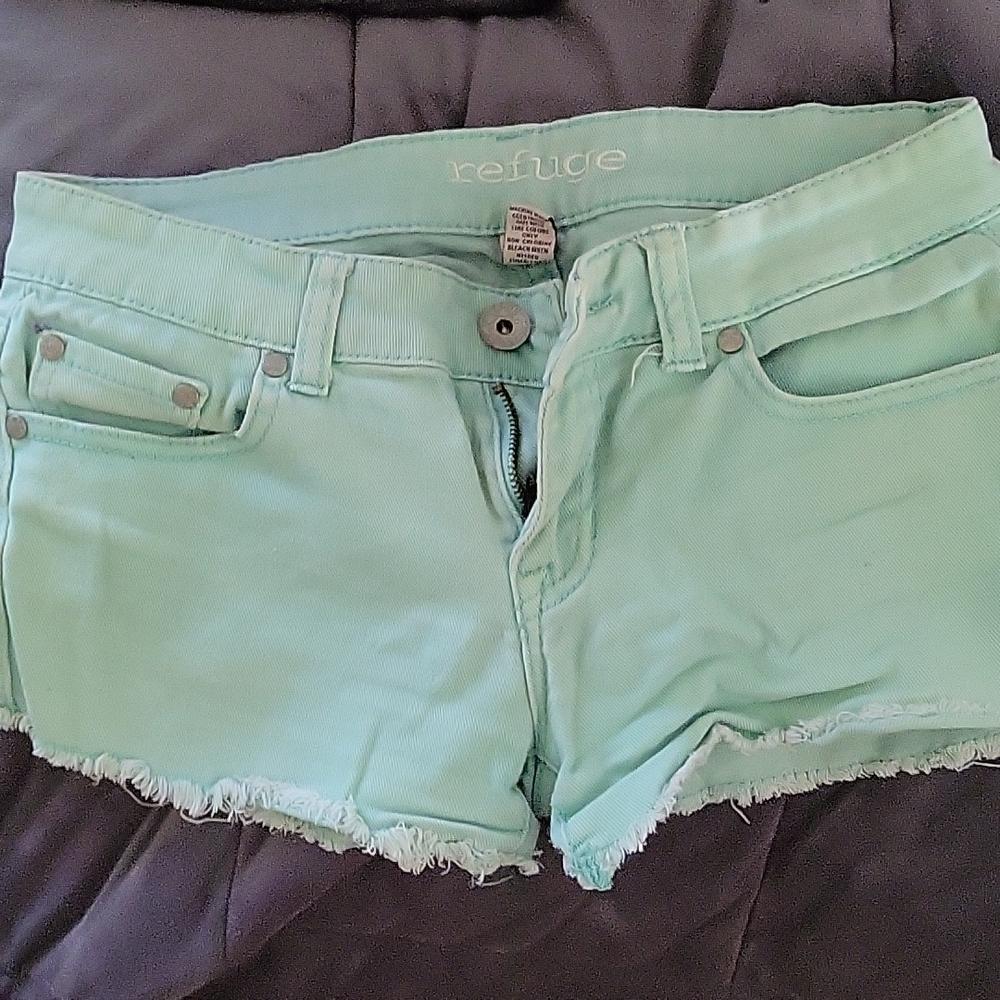 Refuge Size 4 shorts